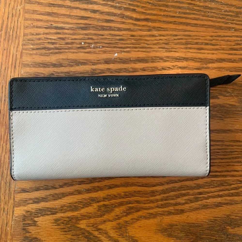 Kate Spade bifold wallet - Picture 1 of 6